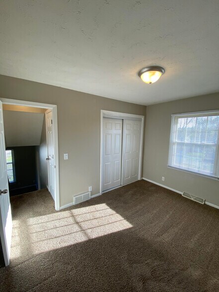 Bedroom 1 - 5606 S 114th St