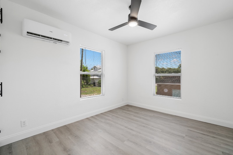 Building Photo - 919 16th Ave N