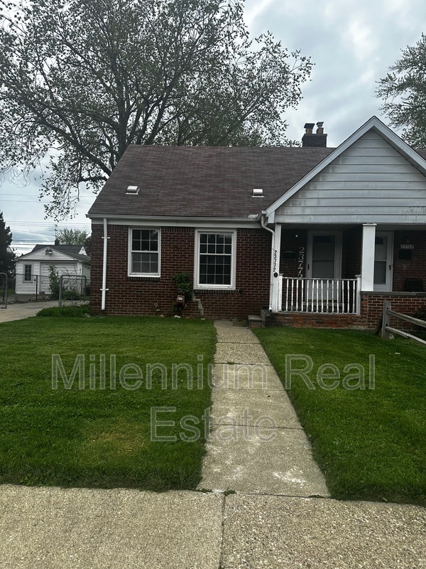 Primary Photo - 23772 Brittany Ave