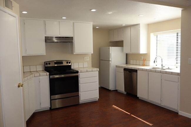 Building Photo - 3008 Swallows Nest Dr