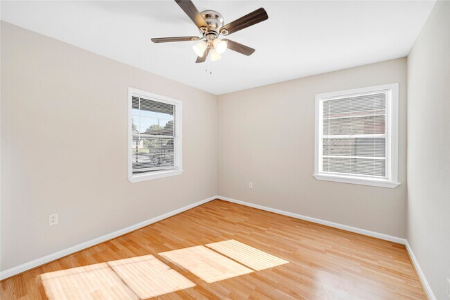 Building Photo - 3122 Nita St