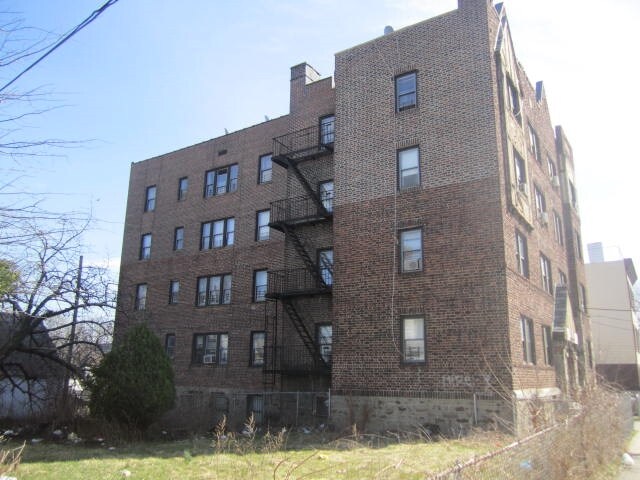 Building Photo - 237 Franklin Ave