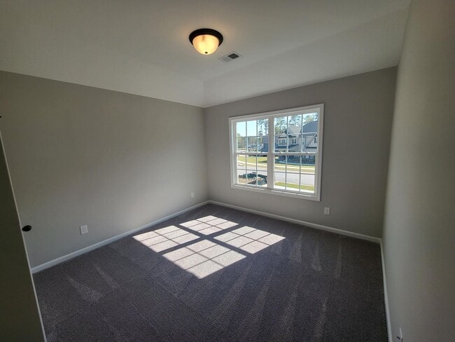 Building Photo - Inviting 5 Bedroom 3 Bath Beautiful Rental