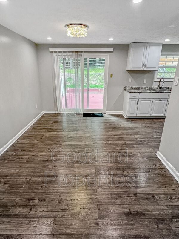 Building Photo - 8535 Hayshed Ln