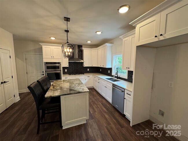 Building Photo - 3011 Waxhaw Crossing Dr