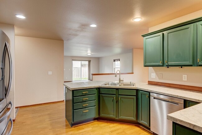 Building Photo - 3 Bedroom/2 Bath with garage home in Crosby Commons