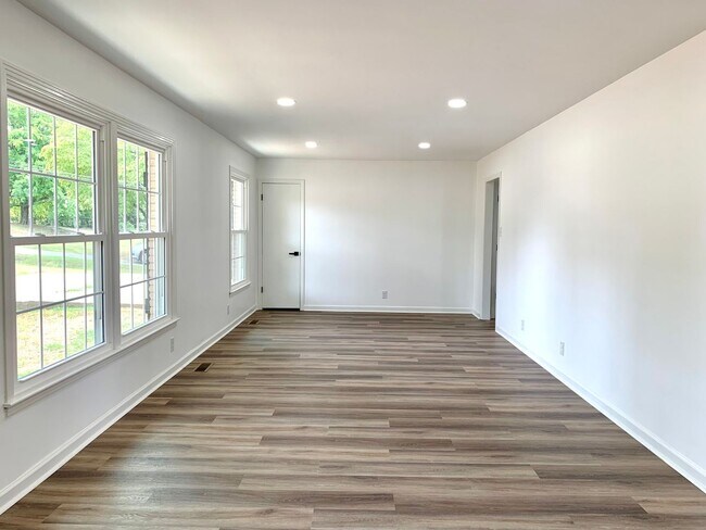 Building Photo - 33 Walker Cir