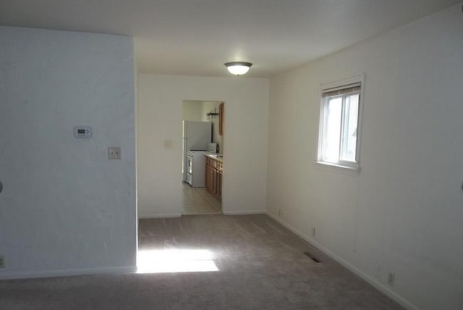 Building Photo - 3 Bed 1 Bath