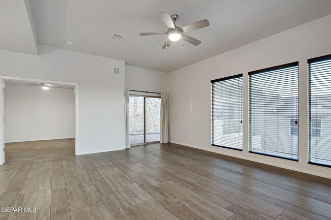 Building Photo - 4016 Camelot Heights Dr