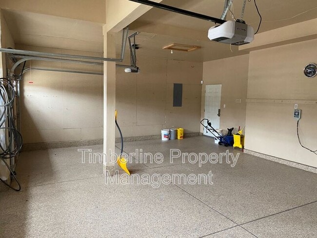 Building Photo - 14480 Tierra Dr