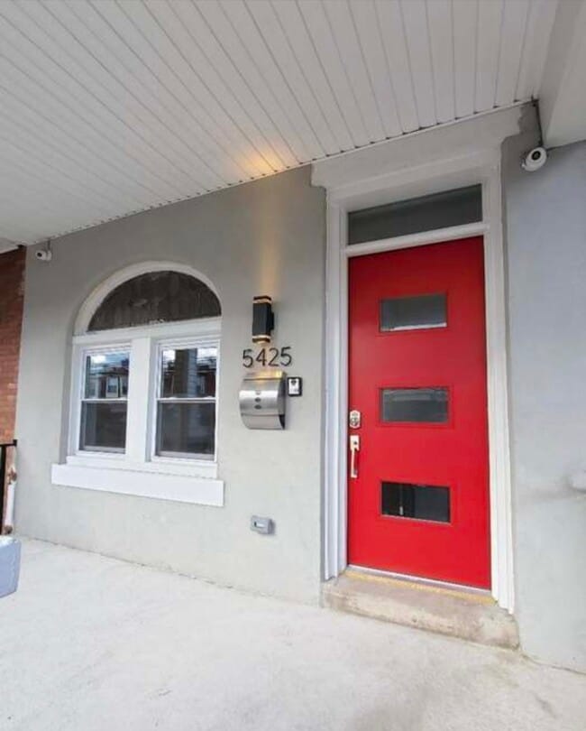 Building Photo - 5425 Catharine St