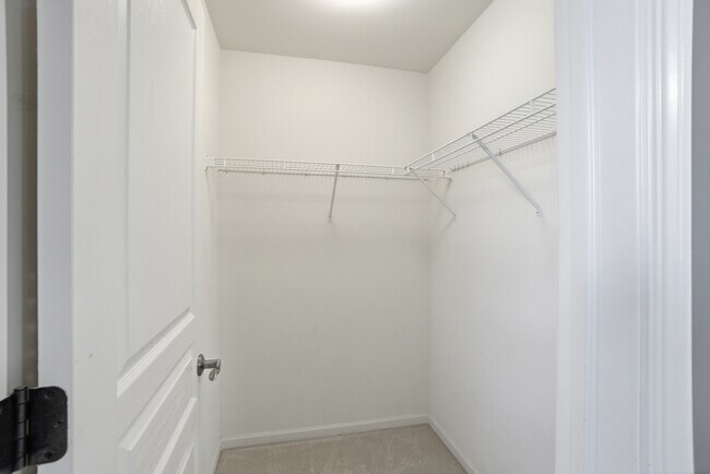 Building Photo - 715 Blue Ridge Dr