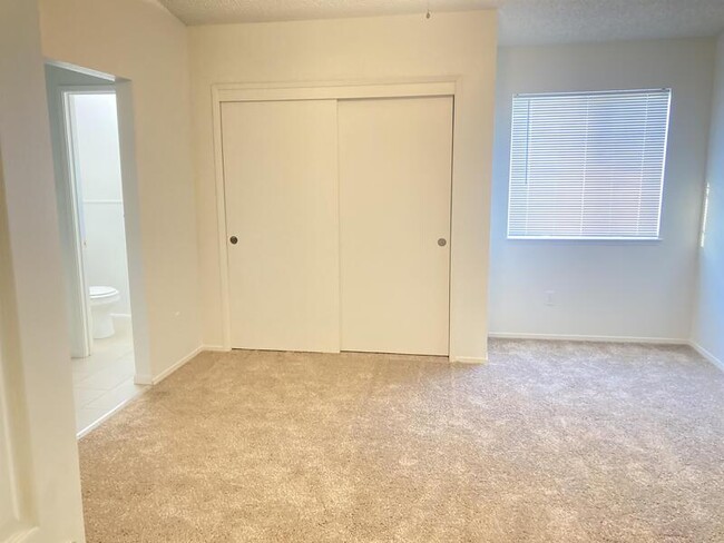 Building Photo - 1813 Scenic View Dr