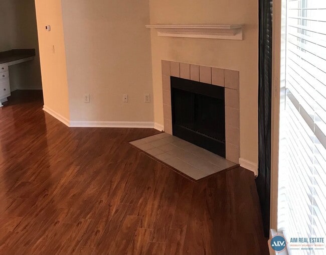 Building Photo - Top-Floor 2BR Condo with Pool Access – Available Now!