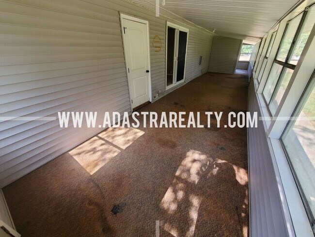Building Photo - Beautiful Ranch Home in the Northland-Available NOW!!