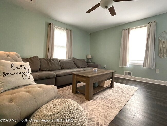 Building Photo - 1414 Treeneedle Rd