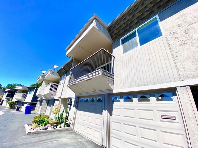 Building Photo - FOR RENT -  3 Bd/2 Ba 1,392 Sf In Friars Village Community, Townhome In San Diego Fashion Valley ...