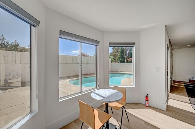 Building Photo - Furnished 4 bedroom home in the Lakes!