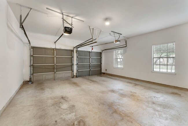 Building Photo - 17 N Spiral Vine Cir