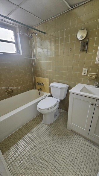 Building Photo - 1230 W 54th St