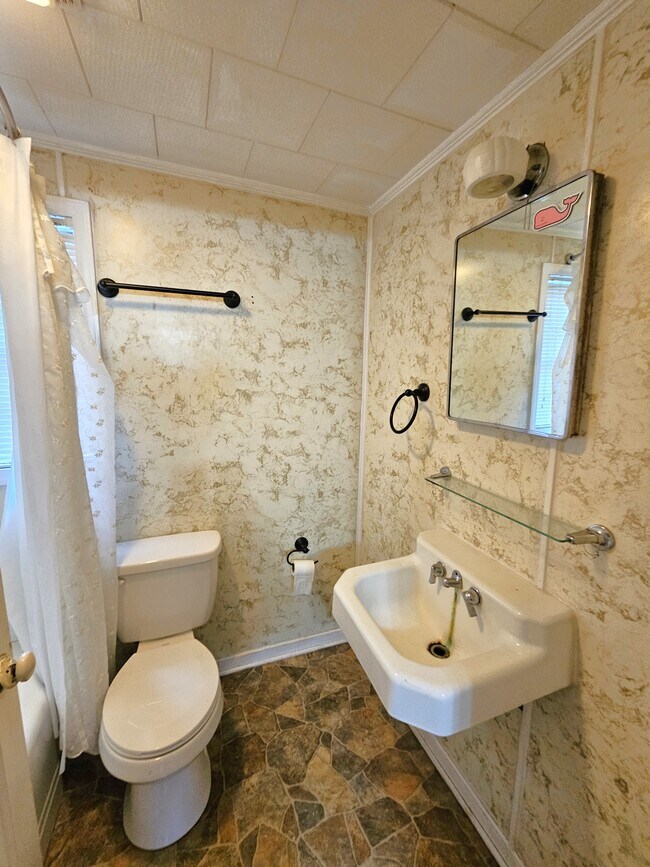 Building Photo - 134 S Blackstock Rd