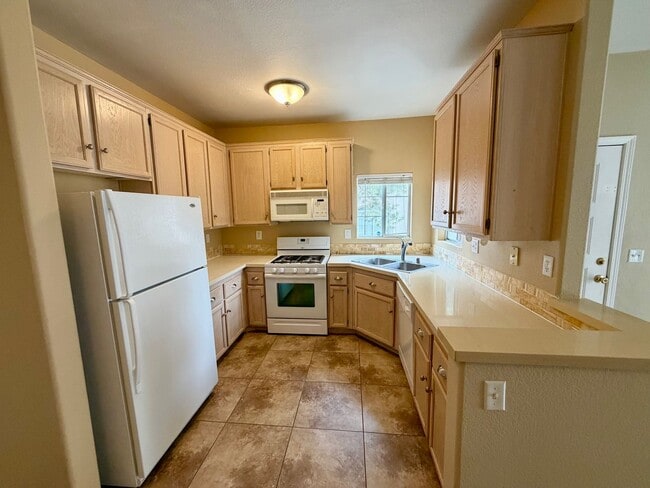 Building Photo - Coming soon: 1st floor 2 bedroom condo in central Green Valley