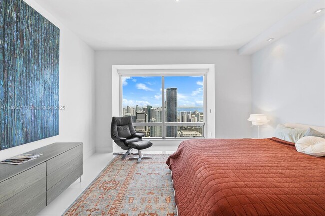 Building Photo - 1425 Brickell Ave
