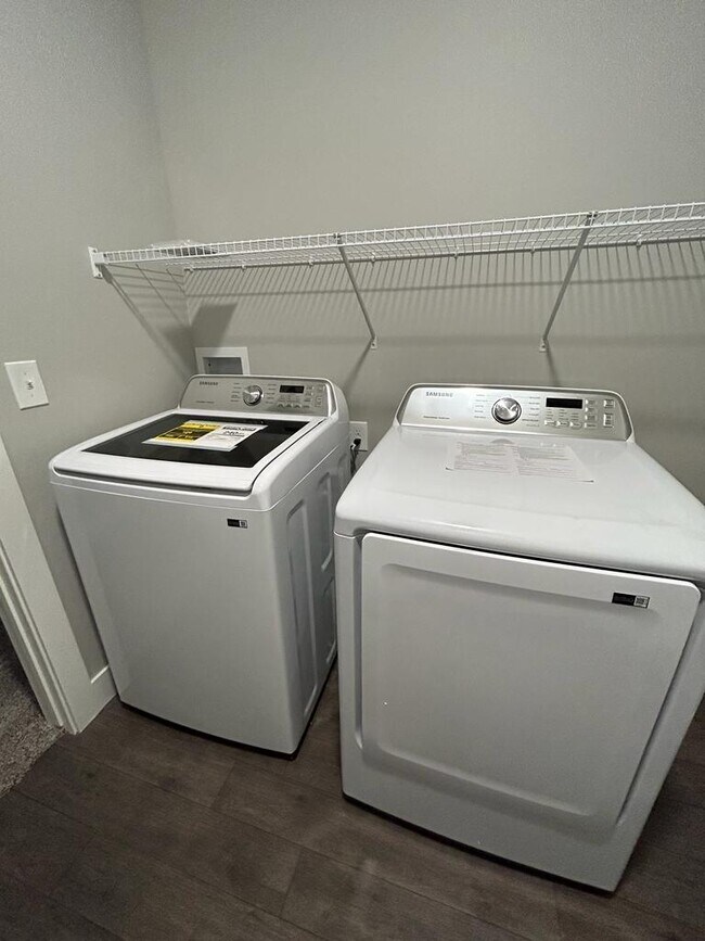 Building Photo - 938 W Coral Charm Way