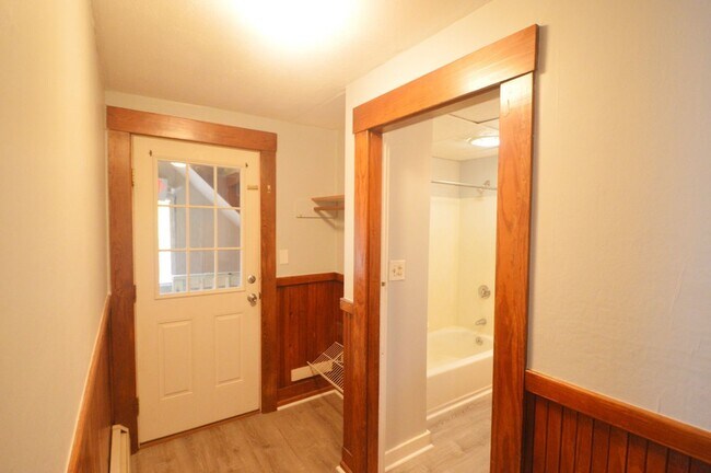 Building Photo - 38 Cascade St