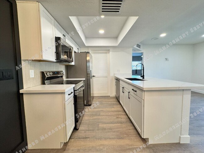 Building Photo - 520 N Stapley Dr