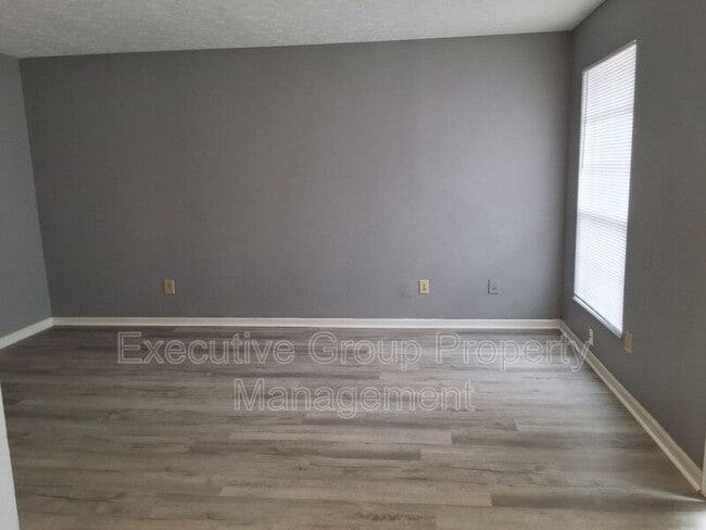 Building Photo - 246 Elmwood Dr