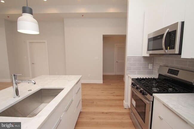 Building Photo - 220 S 3rd St