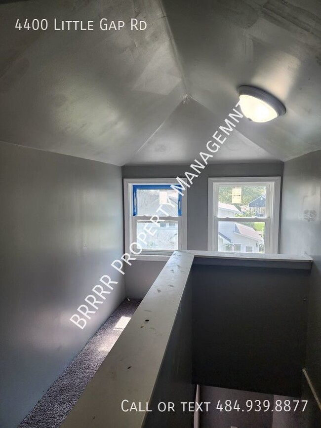 Building Photo - 4 bedroom 1.5 bathroom twin 5 minutes from...