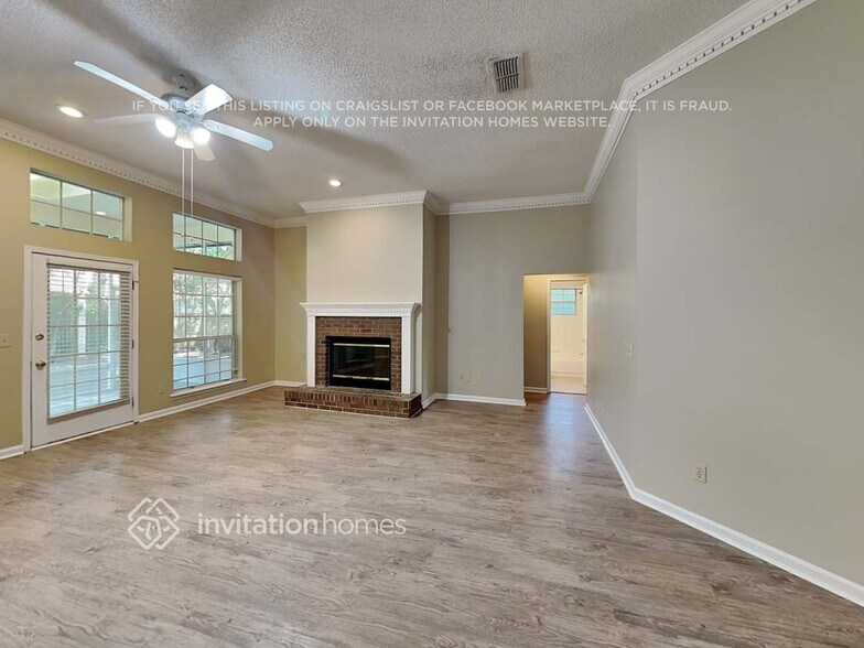 Building Photo - 11826 Clearwater Oaks Dr W