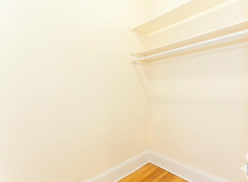 Building Photo - 2704 N Sawyer Ave