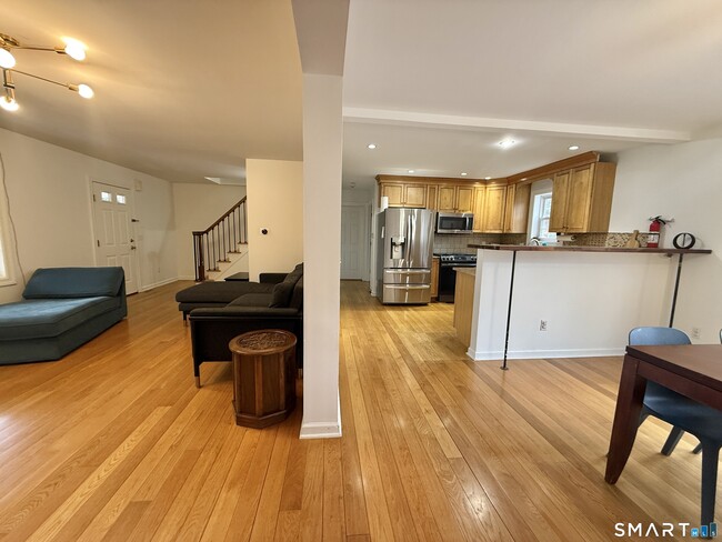 Building Photo - 70 Renwick Pl