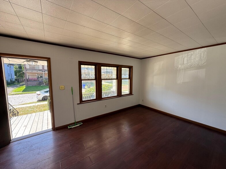 Building Photo - 9906 Zimmer Ave