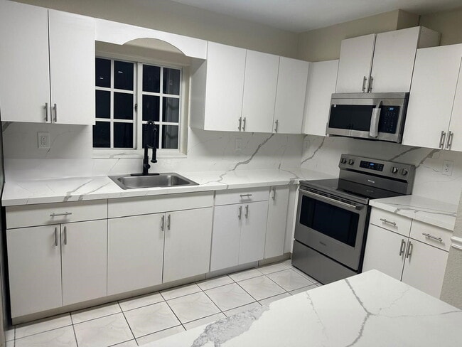 Building Photo - 7640 NW 182nd Terrace