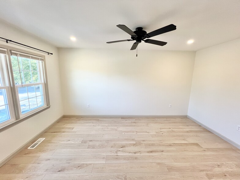 Front Bedroom - 1 Commercial Row