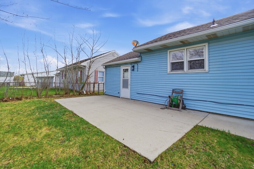 Building Photo - 2351 Burden Dr