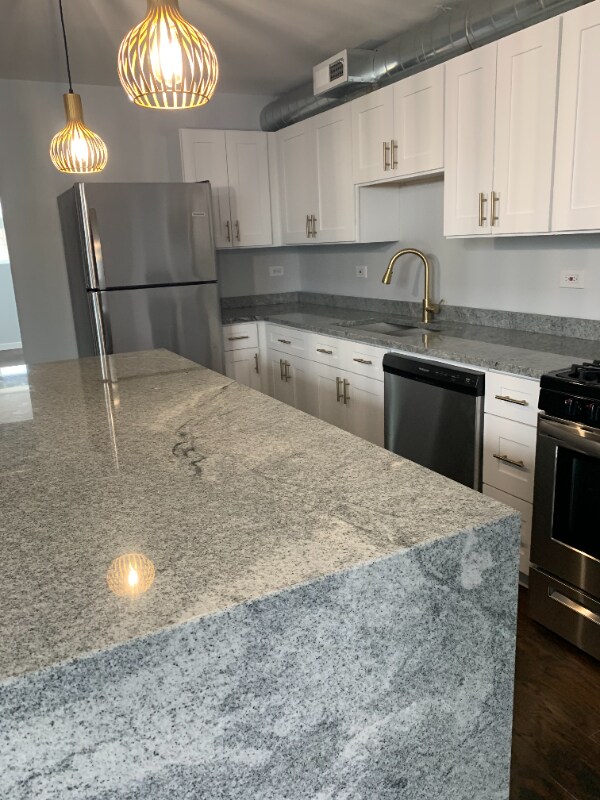 Building Photo - 2945 W Peterson Ave