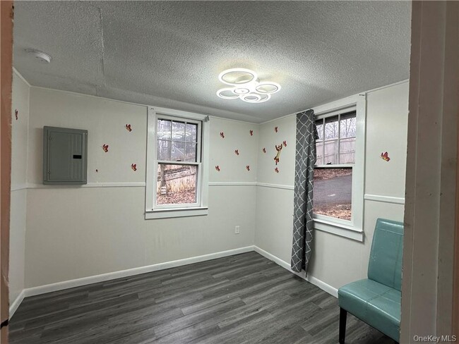 Building Photo - 55-57 Burlingham Rd