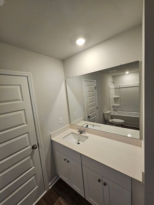 Building Photo - 2096 Northwest Dr