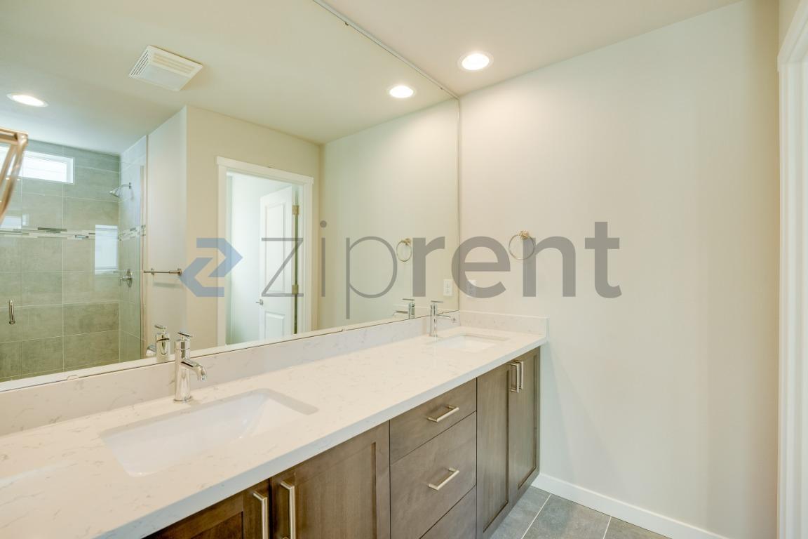Building Photo - Unit K1