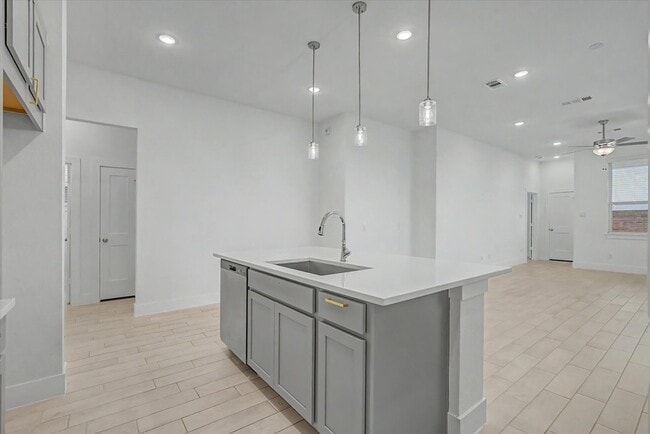 Building Photo - 21138 Garden Palm Dr