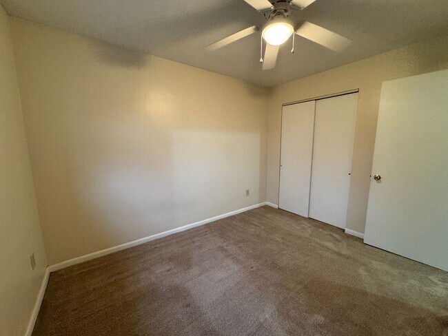 Building Photo - S Main