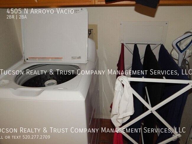 Building Photo - 4505 Arroyo Vacio