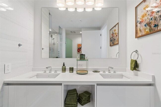 Building Photo - 400 Central Ave