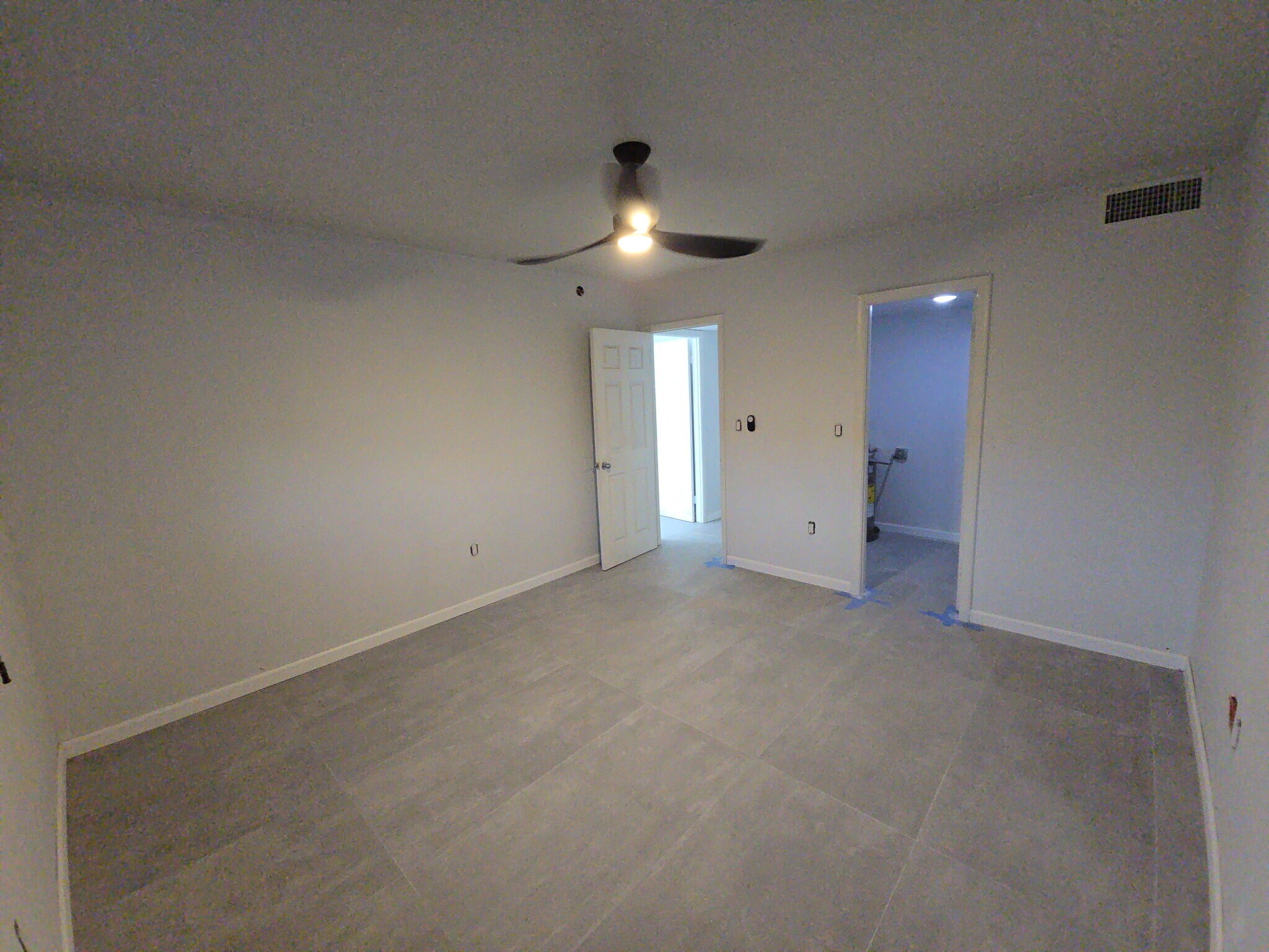 Building Photo - 11610 N Bayshore Dr