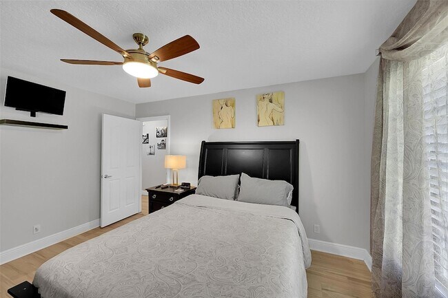 Building Photo - 8606 Arrowhead Dr